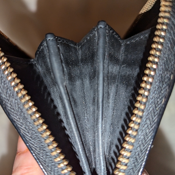 Coach Poppy Liquid Leather Continental Zip Around Wallet Black EUC - Picture 12 of 12